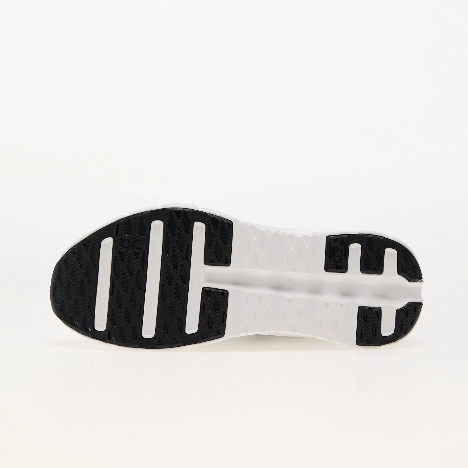 On M Cloudtilt Unisex | Black / Ivory